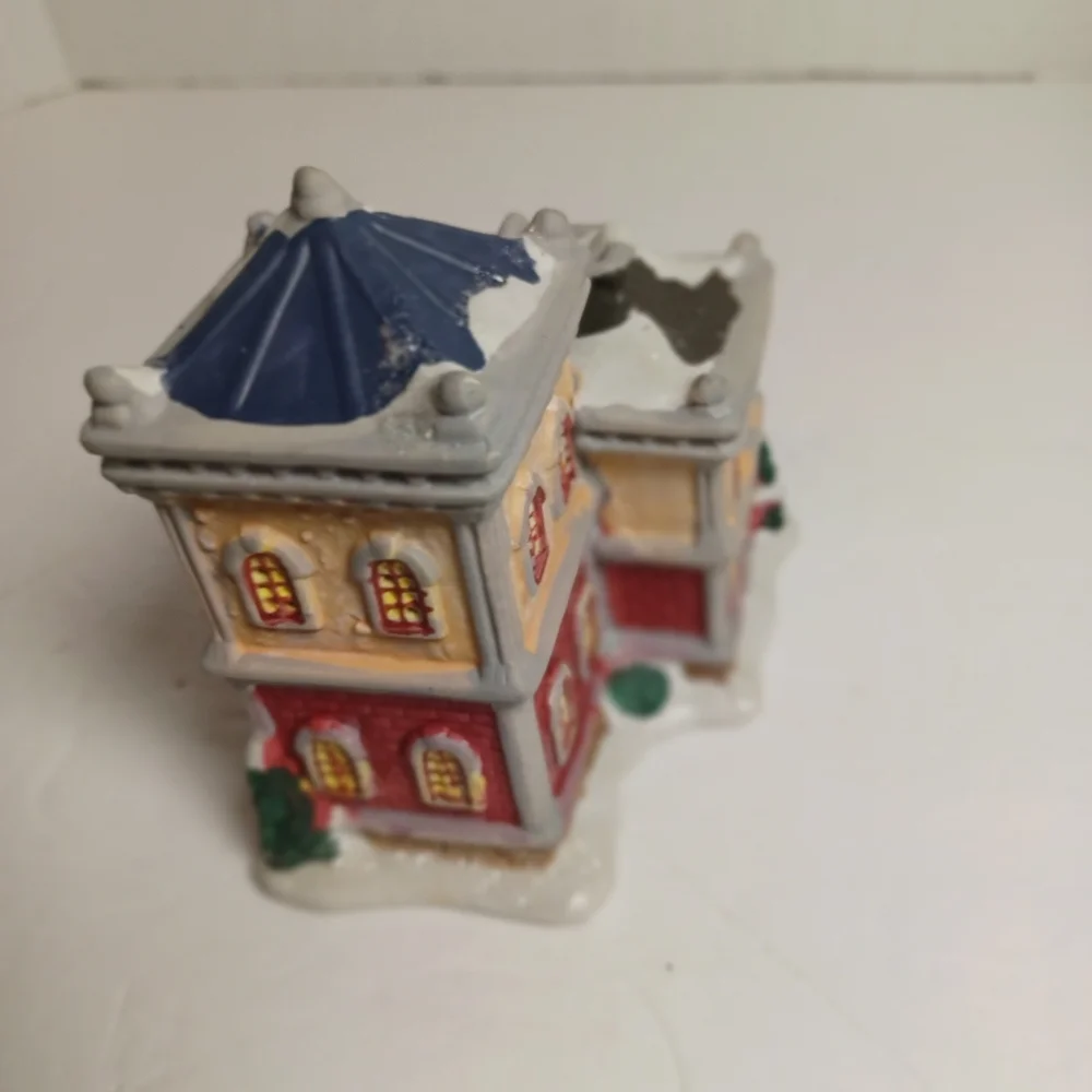 Wellington Square Collection 2004 Christmas‎ Village Fire Station Building